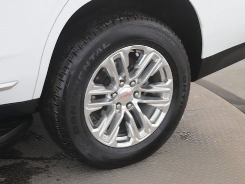 Used 2024 GMC Yukon SLT w/ SLT Luxury Package image 14