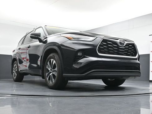 Used 2023 Toyota Highlander XLE FWD image 35