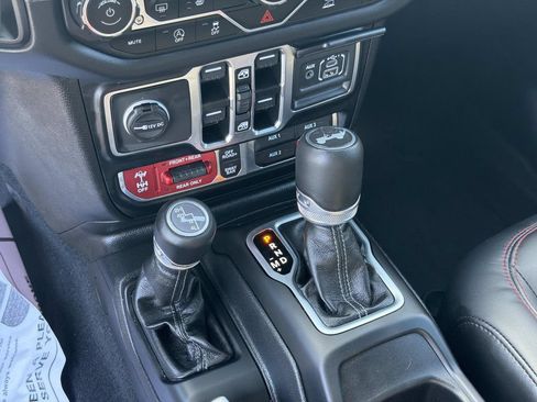 Used 2024 Jeep Wrangler Unlimited Rubicon w/ Technology Group AWD/4WD image 4