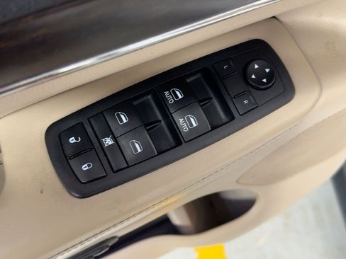 Used 2017 Jeep Grand Cherokee Limited w/ Luxury Group II image 13