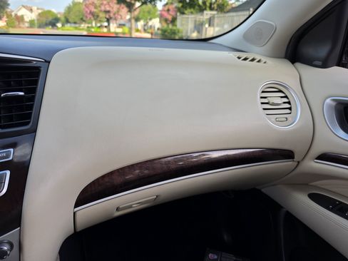 Used 2015 INFINITI QX60 FWD w/ Deluxe Touring Package image 40