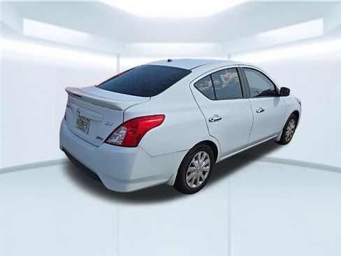 Used 2016 Nissan Versa SV FWD image 5