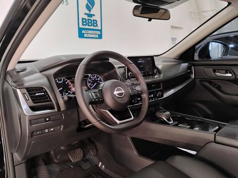 Used 2024 Nissan Rogue SV w/ SV Premium Package FWD image 42