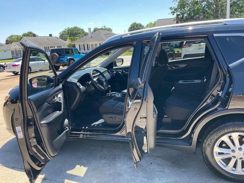 Used 2015 Nissan Rogue SV w/ SV Premium Package FWD image 9