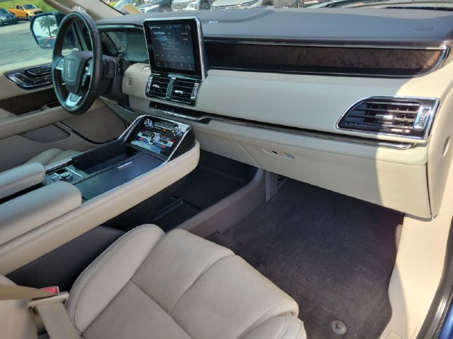 Used 2018 Lincoln Navigator Select w/ Technology Package RWD image 12