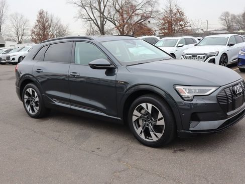 Used 2021 Audi e-tron Premium w/ Convenience Plus Package image 3