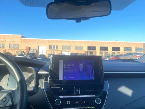 Used 2025 Toyota Corolla LE image 18