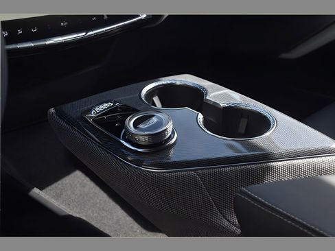 Certified 2025 Cadillac Optiq Sport 2 w/ LPO, Floor Liner Package AWD/4WD image 34