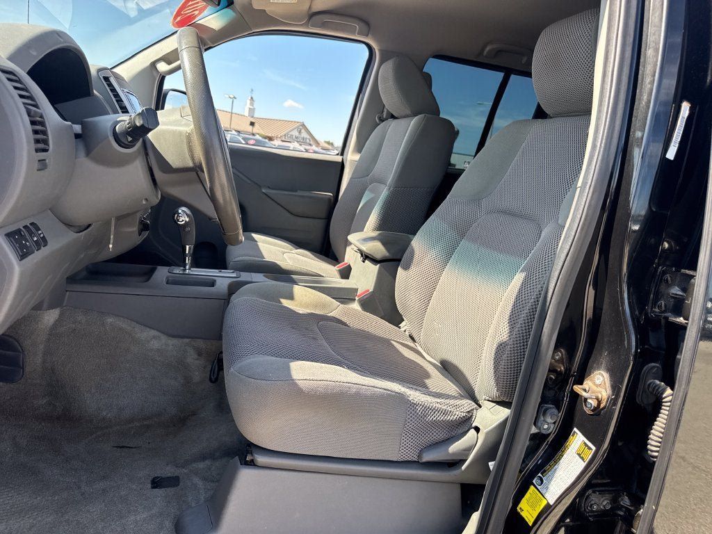 Used 2016 Nissan Frontier SV w/ SV Value Truck Package AWD/4WD image 15