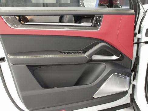 New 2025 Porsche Cayenne Turbo GT image 24