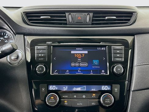 Used 2018 Nissan Rogue SV AWD/4WD image 23