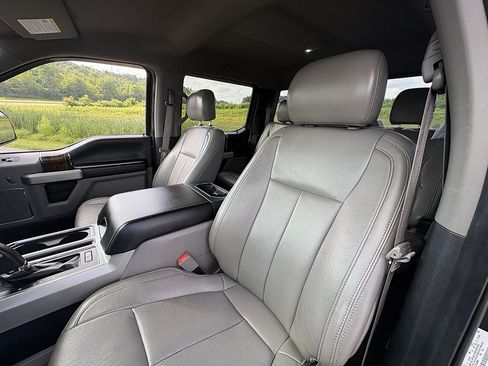 Used 2019 Ford F150 Lariat w/ Equipment Group 502A Luxury AWD/4WD image 30