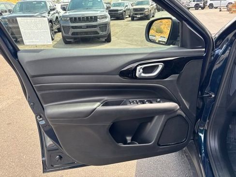 New 2026 Jeep Compass Latitude AWD/4WD image 9