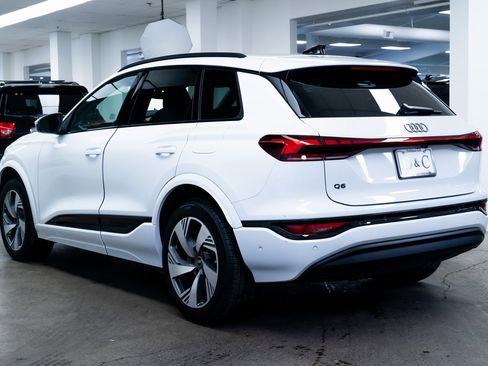 Used 2025 Audi Q6 e-tron Premium Plus image 4