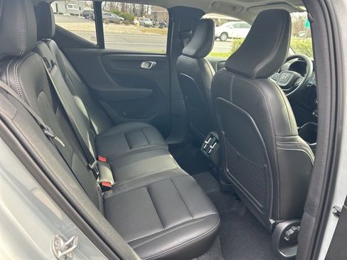 Certified 2025 Volvo XC40 B5 Core image 12