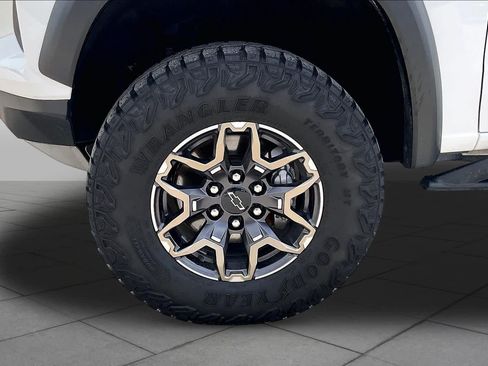 Used 2024 Chevrolet Colorado ZR2 w/ Safety Package AWD/4WD image 10