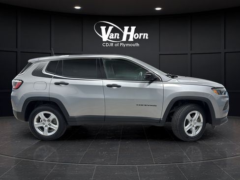 Used 2023 Jeep Compass Sport w/ Mopar Graphics Package AWD/4WD image 10