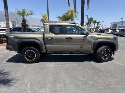 Used 2025 Toyota Tacoma TRD Off-Road w/ TRD Off Road Premium Package AWD/4WD image 4