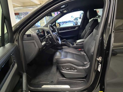 Used 2024 Porsche Cayenne image 22