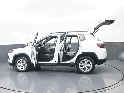Used 2024 Jeep Compass Latitude AWD/4WD image 68