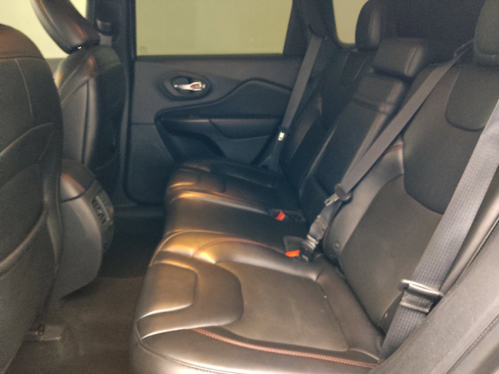 Used 2019 Jeep Cherokee Trailhawk w/ Comfort/Convenience Group AWD/4WD image 18