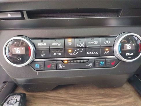 Used 2018 Ford Expedition Platinum image 39