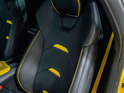 Used 2021 Lamborghini Huracan EVO RWD image 17