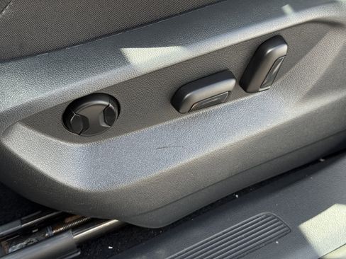 Used 2021 Volkswagen Tiguan SEL image 27