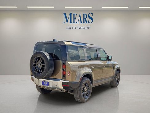 Used 2025 Land Rover Defender 110 S image 5