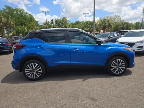 Used 2022 Nissan Kicks SV image 9
