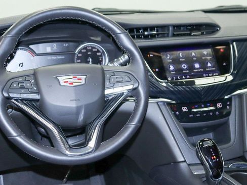 Certified 2025 Cadillac XT6 Premium Luxury image 15