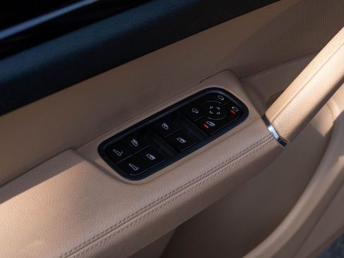 Used 2019 Porsche Cayenne image 21