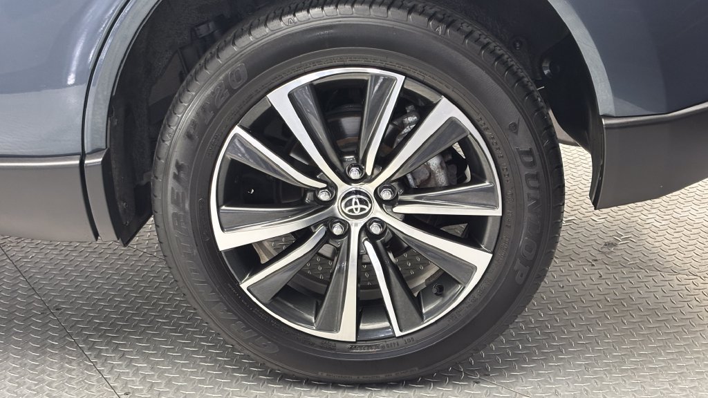 Certified 2023 Toyota Venza LE AWD/4WD image 6