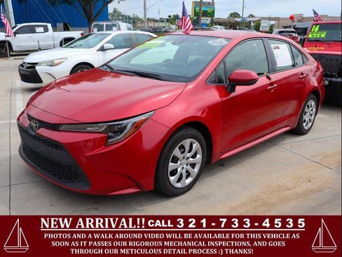 Used 2021 Toyota Corolla LE FWD image 1