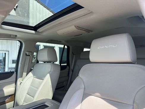 Used 2020 GMC Yukon Denali w/ Denali Ultimate Package AWD/4WD image 19