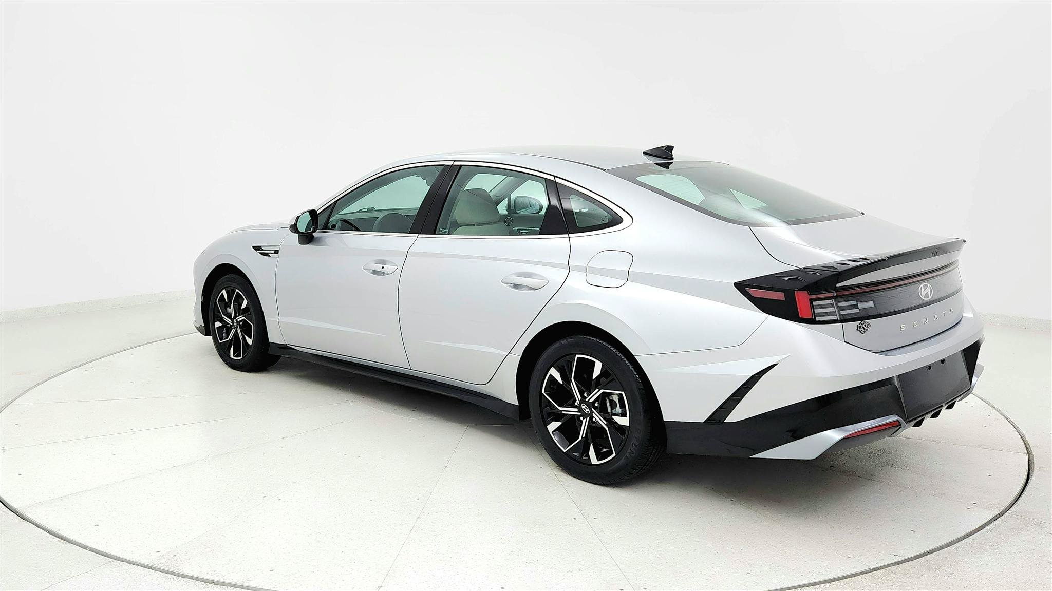 Used 2024 Hyundai Sonata SEL FWD image 3