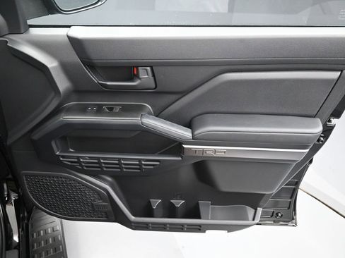 Certified 2026 Toyota 4Runner TRD Off-Road Premium AWD/4WD image 40