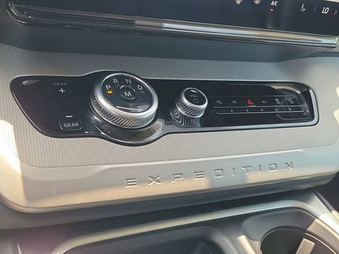 Certified 2025 Ford Expedition Active AWD/4WD image 11