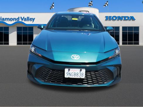 Used 2025 Toyota Camry SE FWD image 2