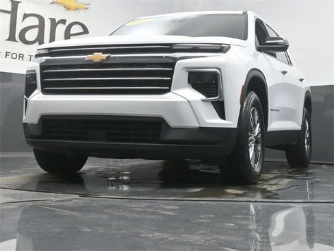 Used 2025 Chevrolet Traverse LT image 4