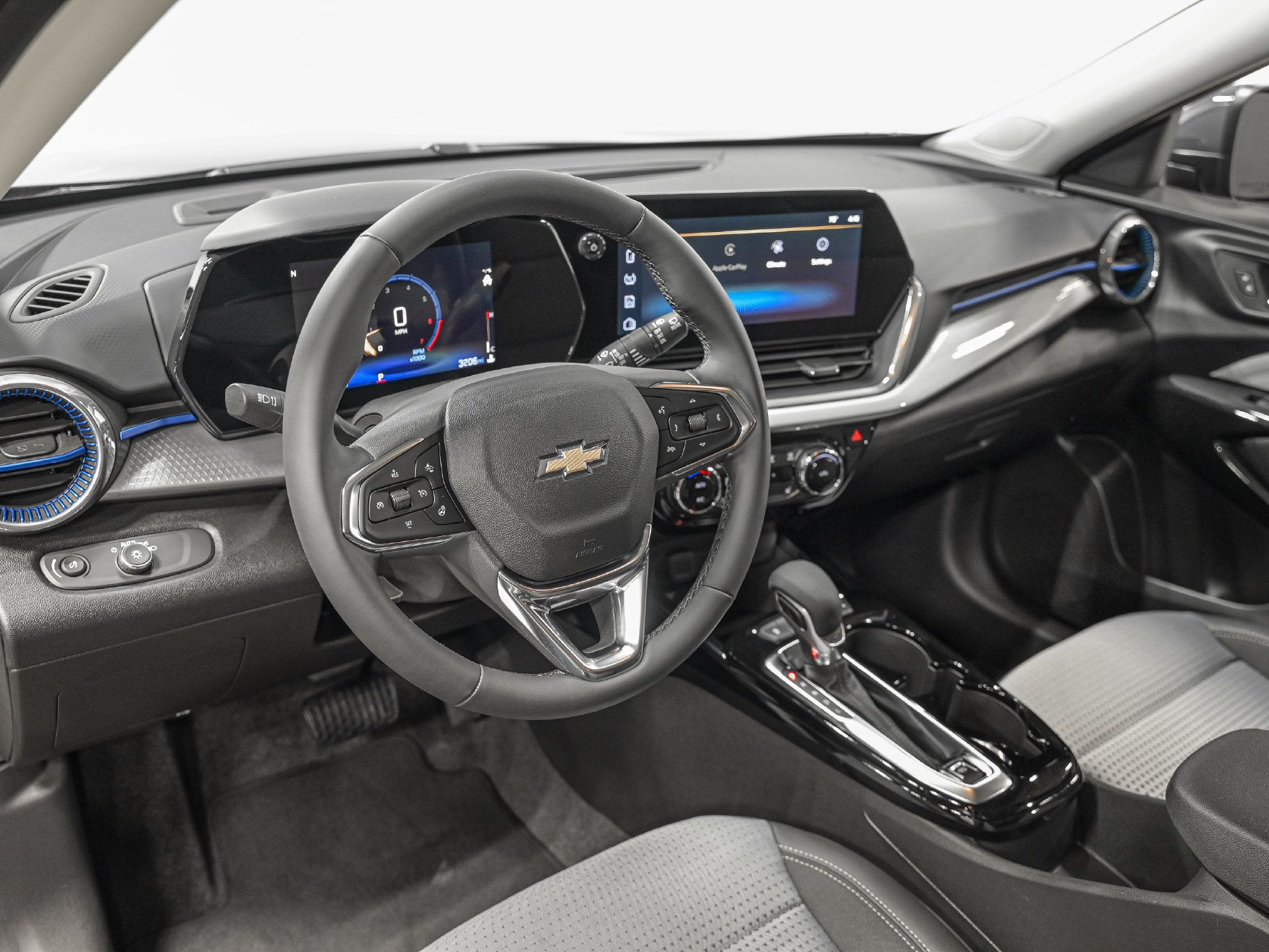 Used 2025 Chevrolet Trax LT w/ Driver Confidence Package FWD image 14