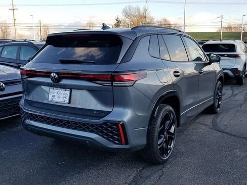 New 2026 Volkswagen Tiguan SE R-Line image 3