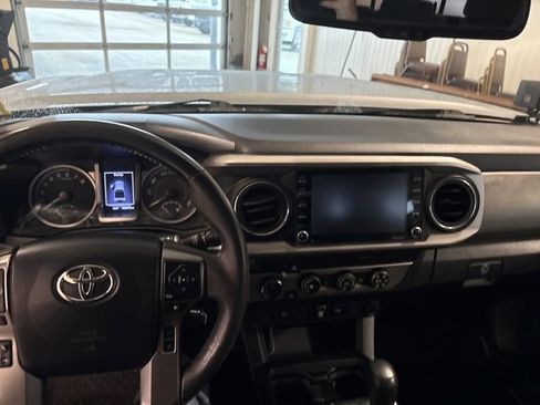 Used 2020 Toyota Tacoma SR5 image 17