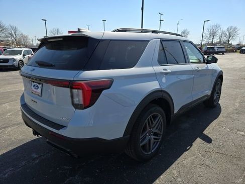 New 2026 Ford Explorer ST-Line w/ ST-Line Street Pack image 5