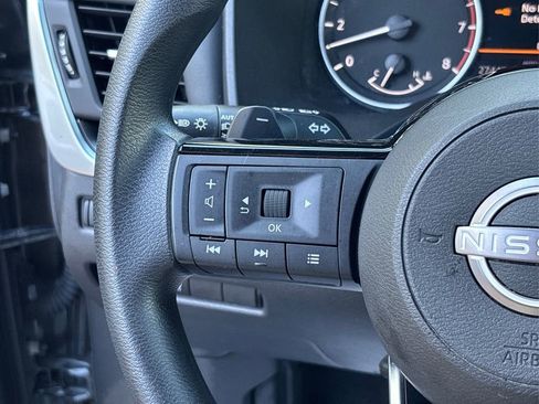 Used 2023 Nissan Rogue SV image 31