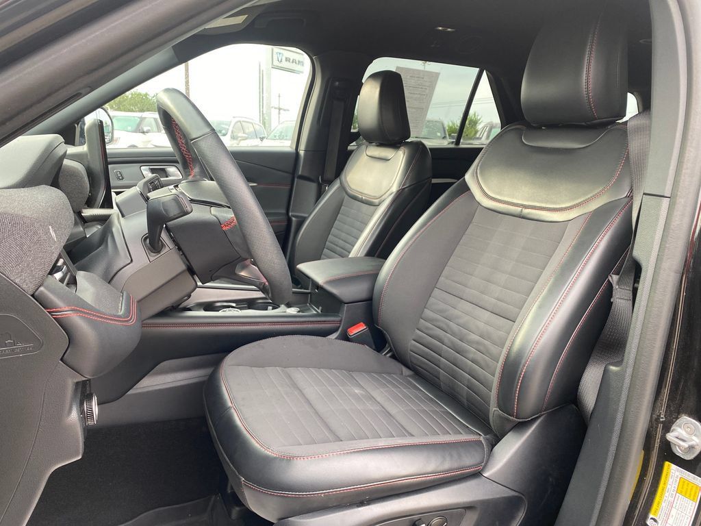 Used 2025 Ford Explorer ST-Line AWD/4WD image 10