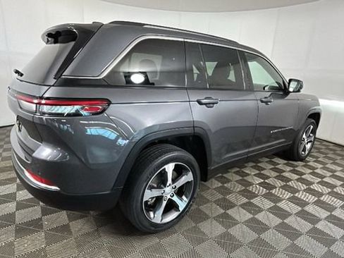 Used 2022 Jeep Grand Cherokee Limited 4xe w/ Luxury Tech Group II AWD/4WD image 3