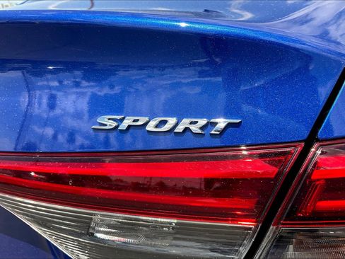 Used 2022 Honda Civic Sport image 8