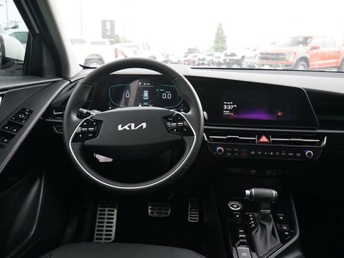 Used 2025 Kia Niro EX Touring FWD image 10