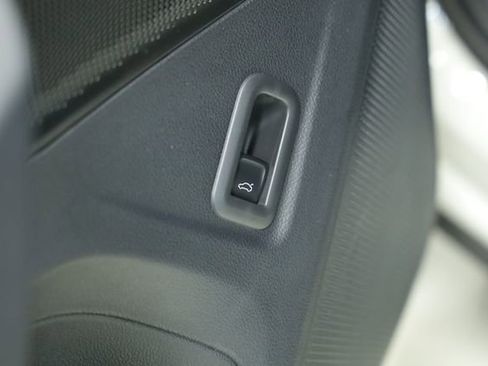 New 2026 Volkswagen Tiguan SE R-Line FWD image 33